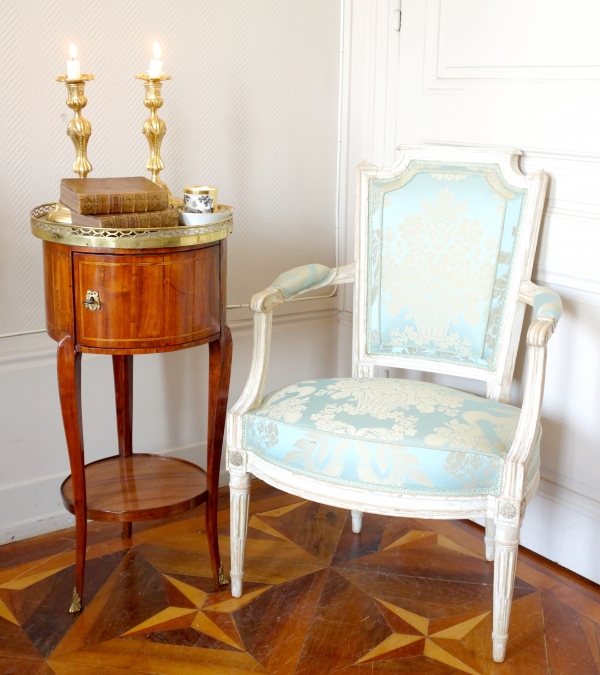 Table de salon ou chevet d'époque Transition Louis XVI en bois de rose, XVIIIe siècle