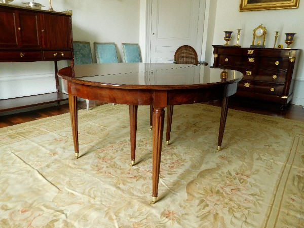 Très grande table de salle à manger de style Louis XVI en acajou massif, époque XIXe