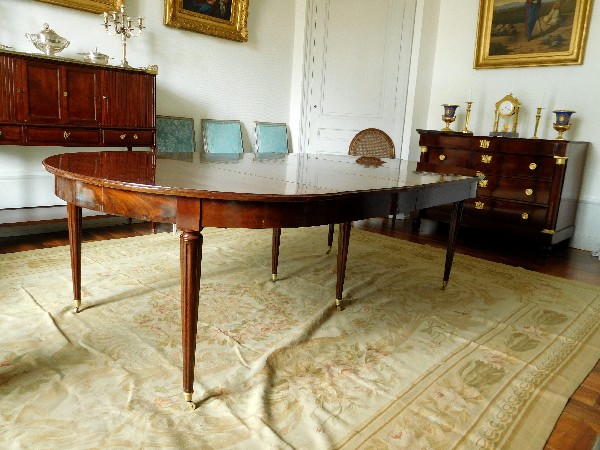 Très grande table de salle à manger de style Louis XVI en acajou massif, époque XIXe