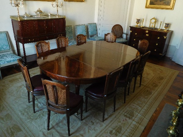 Très grande table de salle à manger de style Louis XVI en acajou massif, époque XIXe