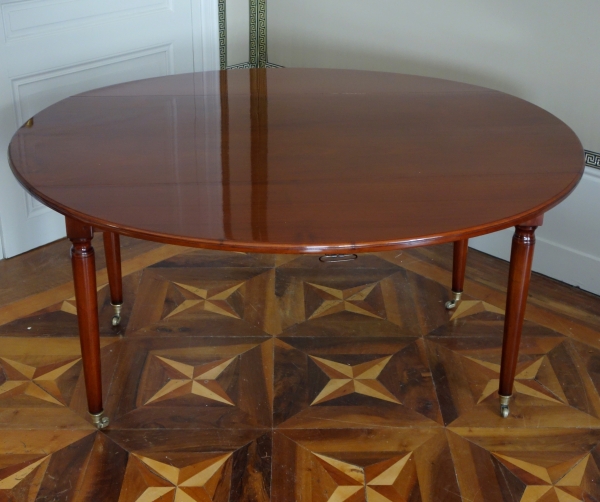 Table de salle à manger Directoire pour 6 pour appartement parisien, en acajou massif - fin XVIIIe siècle