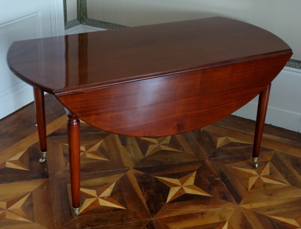 Table de salle à manger Directoire pour 6 pour appartement parisien, en acajou massif - fin XVIIIe siècle