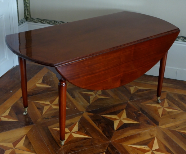 Table de salle à manger Directoire pour 6 pour appartement parisien, en acajou massif - fin XVIIIe siècle