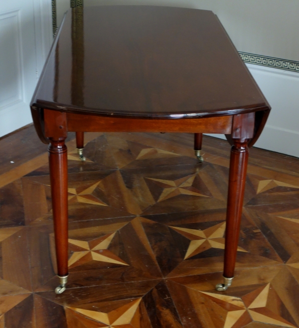 Table de salle à manger Directoire pour 6 pour appartement parisien, en acajou massif - fin XVIIIe siècle
