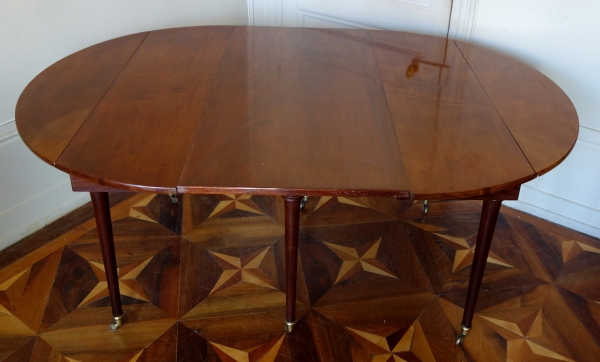 Large Louis XVI solid mahogany dining room table, early 19th century