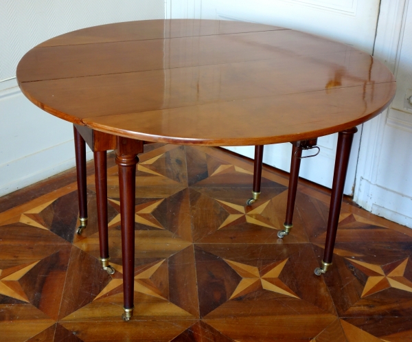 Large Louis XVI solid mahogany dining room table, early 19th century