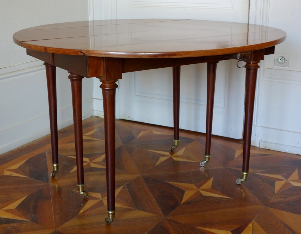 Large Louis XVI solid mahogany dining room table, early 19th century