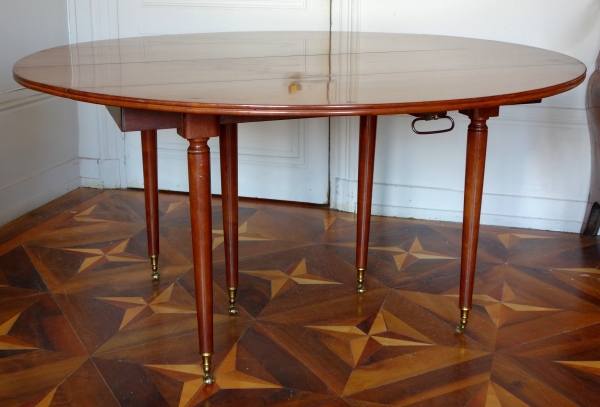 Large Louis XVI solid mahogany dining room table, early 19th century