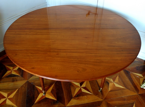 Large Louis XVI solid mahogany dining room table, early 19th century