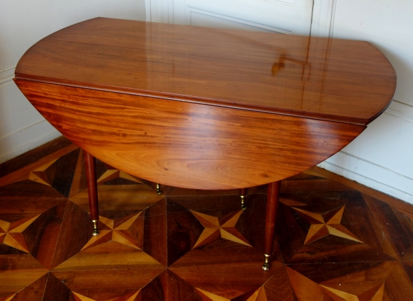 Large Louis XVI solid mahogany dining room table, early 19th century