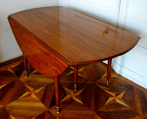 Large Louis XVI solid mahogany dining room table, early 19th century