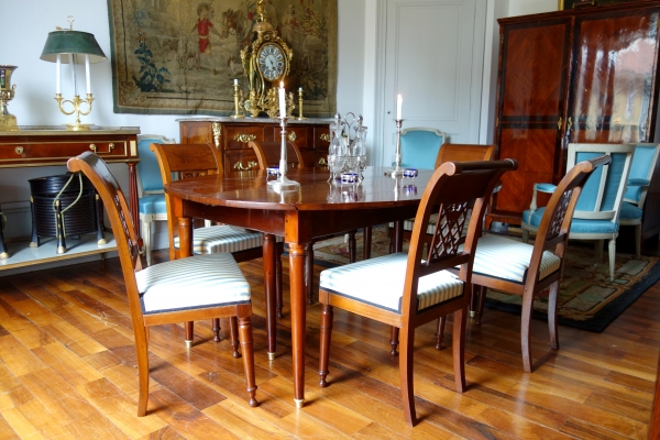 Large Louis XVI solid mahogany dining room table, late 18th century / early 19th century