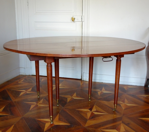 Large Louis XVI solid mahogany dining room table, late 18th century / early 19th century