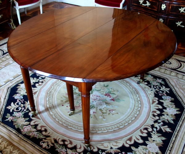 Large Louis XVI solid mahogany dining room table, late 18th century / early 19th century