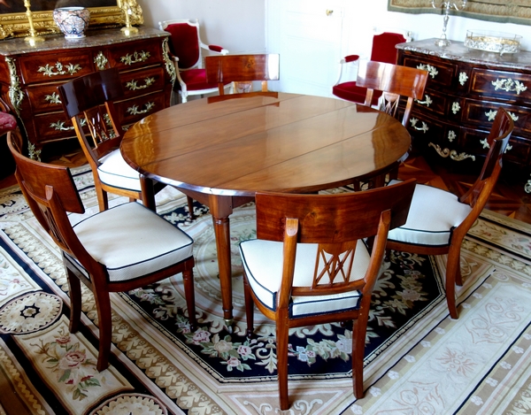 Large Louis XVI solid mahogany dining room table, late 18th century / early 19th century