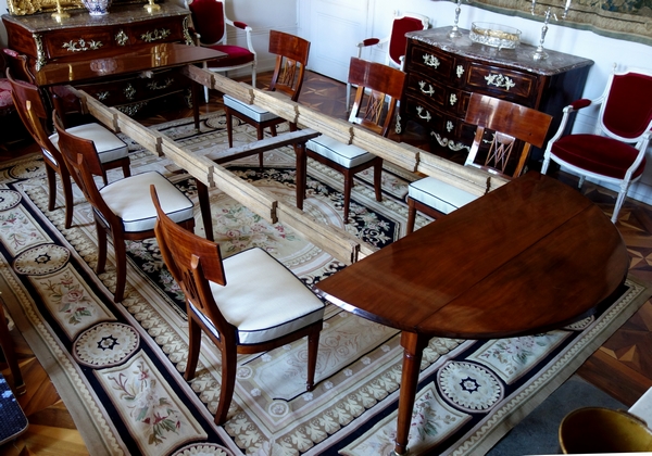 Large Louis XVI solid mahogany dining room table, late 18th century / early 19th century