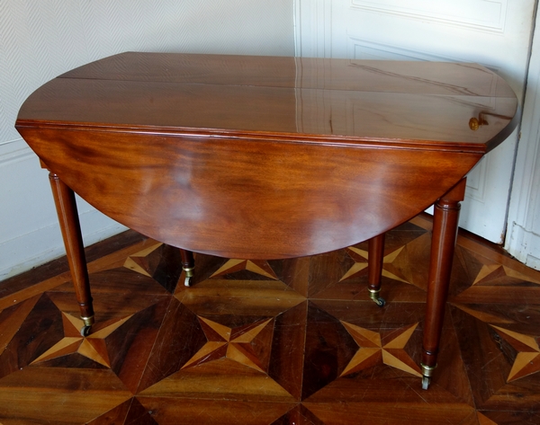 Large Louis XVI solid mahogany dining room table, late 18th century / early 19th century