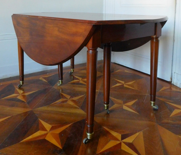 Large Louis XVI solid mahogany dining room table, late 18th century / early 19th century