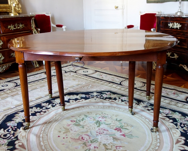 Large Louis XVI solid mahogany dining room table, late 18th century / early 19th century