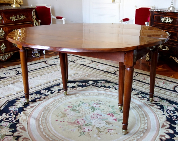 Large Louis XVI solid mahogany dining room table, late 18th century / early 19th century