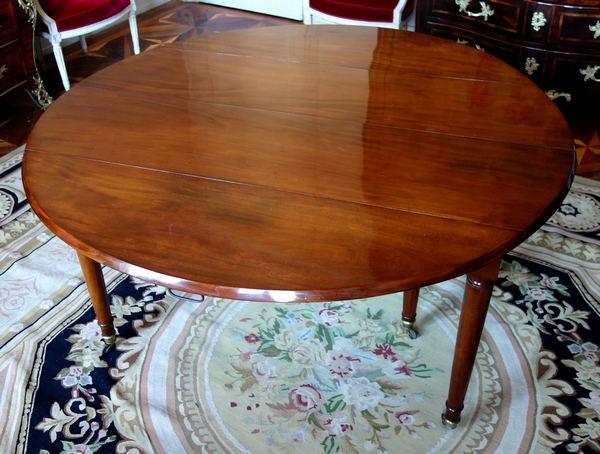 Large Louis XVI solid mahogany dining room table, late 18th century / early 19th century