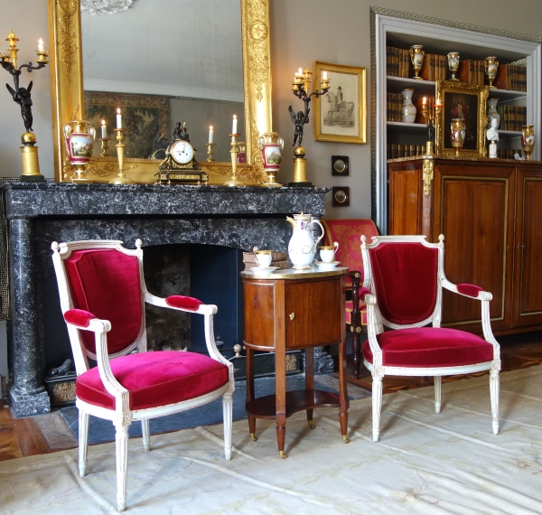 Louis XVI mahogany bedside table / coffee table, late 18th century