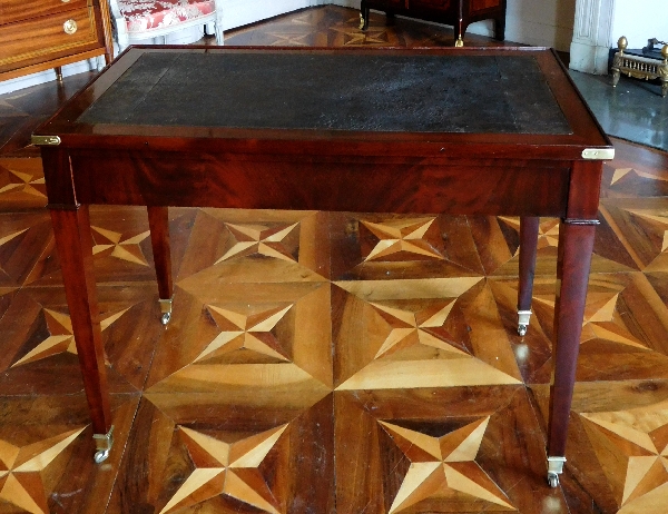Mahogany backgammon / card table / writing table, late 18th century