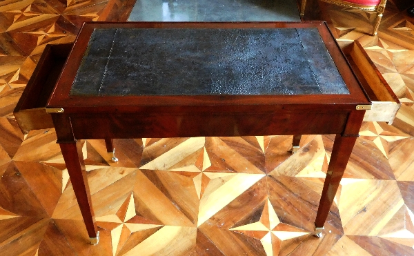 Mahogany backgammon / card table / writing table, late 18th century