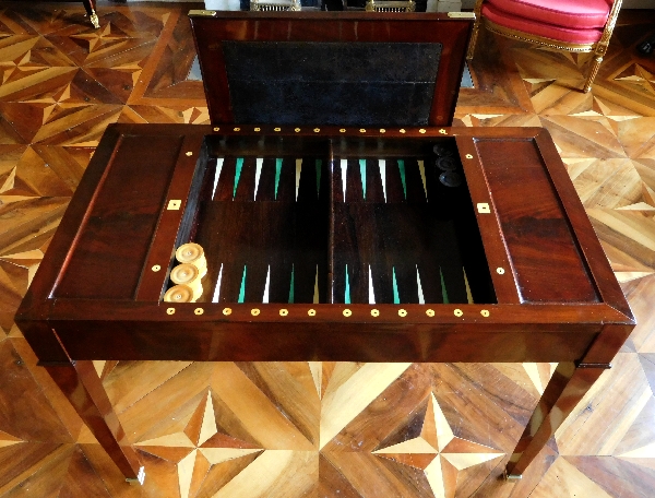 Mahogany backgammon / card table / writing table, late 18th century