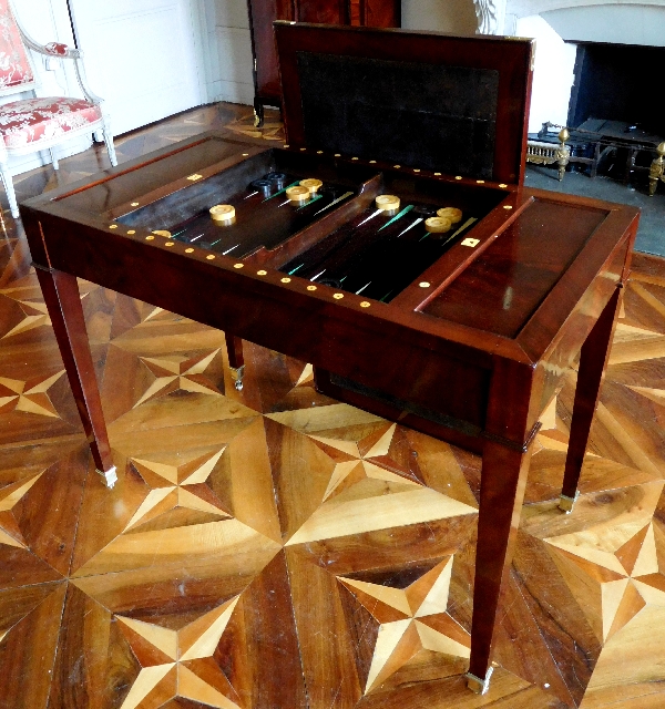 Mahogany backgammon / card table / writing table, late 18th century