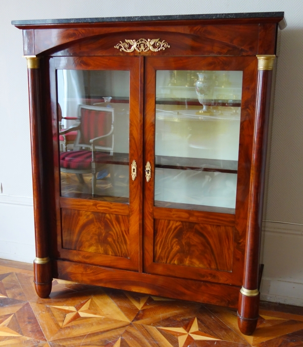 Vitrine bibliothèque à colonnes d'époque Empire en acajou, début XIXe siècle 