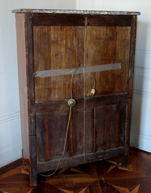 Jean-Baptiste Tuart : Bibliothèque, vitrine d'époque Louis XVI en marqueterie de bois de rose estampillée