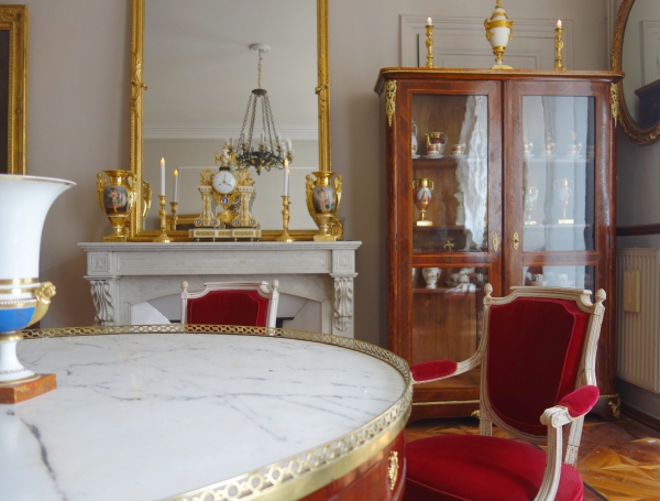 Regency / Louis XV marquetry display case / bookcase stamped Francois Garnier