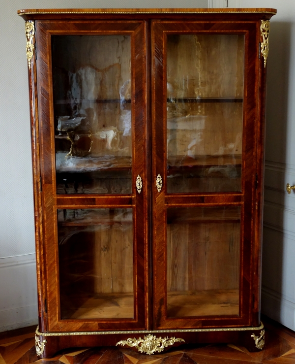 François Garnier : vitrine bibliothèque d'époque Régence Louis XV bois de violette, estampillée