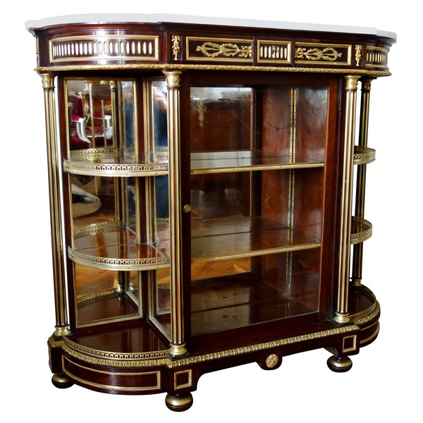 Meuble vitrine de collectionneur en acajou, époque Napoléon III, style Louis XVI - signé de Briggé