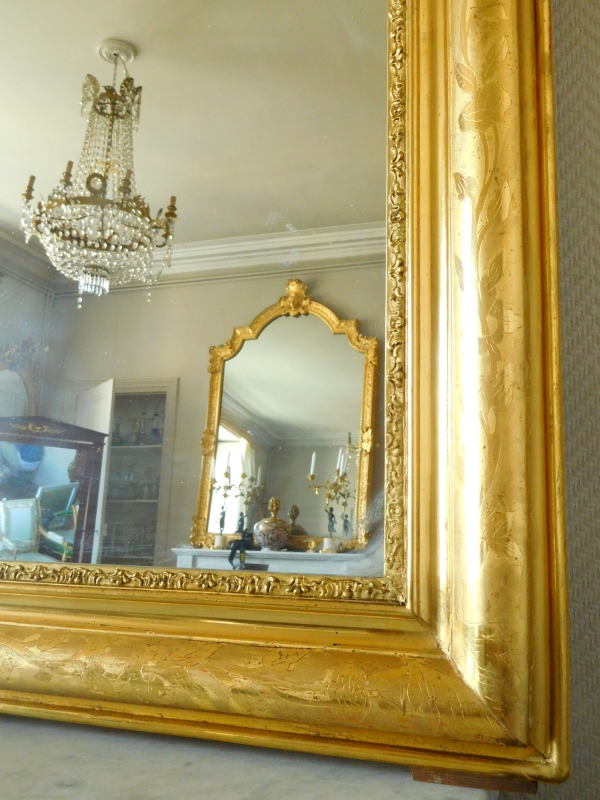 Miroir de cheminée - glace à suspendre en bois doré à la feuille d'or, époque Napoléon III - 114cm x 84cm