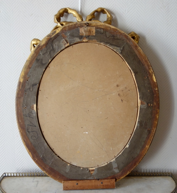 Grand miroir ovale de style Louis XVI en bois doré, époque Napoléon III - 84cm x 63cm