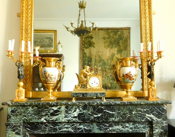 Très grand miroir de cheminée d'époque Empire, cadre en bois doré, glace au mercure - 130cm x 213cm 