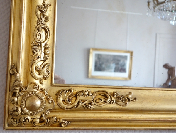 Miroir en bois doré à la feuille d'or à glace au mercure milieu XIXe siècle - 100cm x 80cm