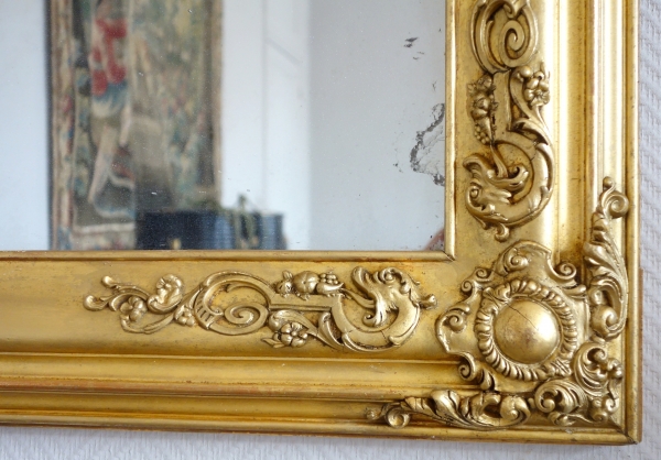 Miroir en bois doré à la feuille d'or à glace au mercure milieu XIXe siècle - 100cm x 80cm