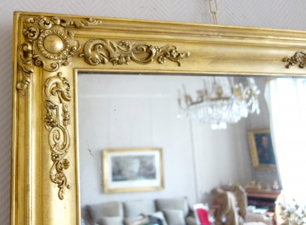 Miroir en bois doré à la feuille d'or à glace au mercure milieu XIXe siècle - 100cm x 80cm