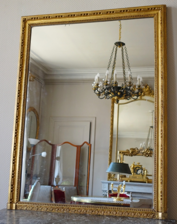 Miroir de cheminée Louis XVI, cadre en bois doré, glace au mercure, époque XVIIIe siècle - 117cm x 88,5cm