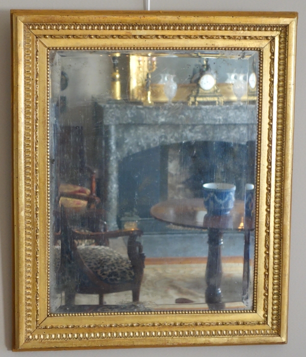 Miroir de boiserie à suspendre en bois doré à la feuille d'or, glace mercure - époque Louis XVI