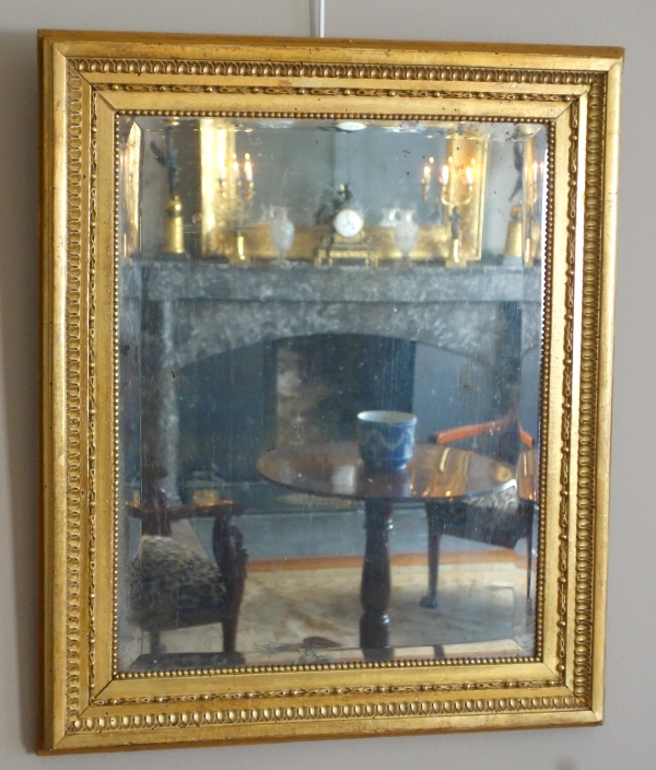 Miroir de boiserie à suspendre en bois doré à la feuille d'or, glace mercure - époque Louis XVI
