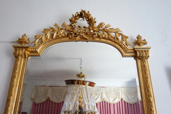 Miroir de cheminée d'apparat de style Louis XVI en bois doré - 189cm x 111cm