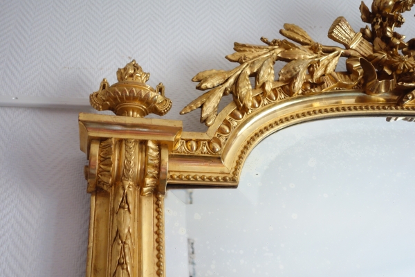 Miroir de cheminée d'apparat de style Louis XVI en bois doré - 189cm x 111cm