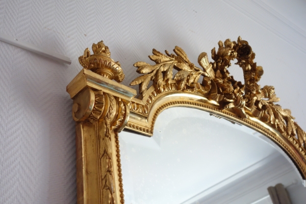 Miroir de cheminée d'apparat de style Louis XVI en bois doré - 189cm x 111cm