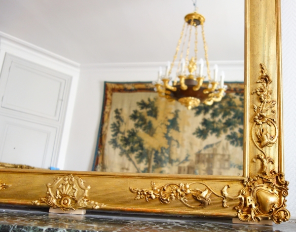 Miroir de cheminée en bois doré à la feuille d'or, époque Napoleon III - 106cm x 187cm