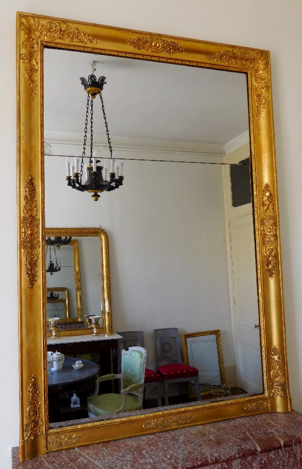 Grand miroir en bois doré d'époque Restauration, glace au mercure