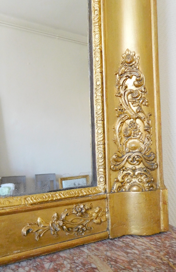 Grand miroir en bois doré d'époque Restauration, glace au mercure